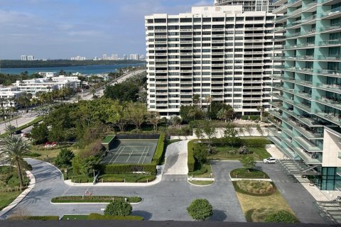 Condo in Bal Harbour, Florida, 1 bedroom № 1964298 - photo 18