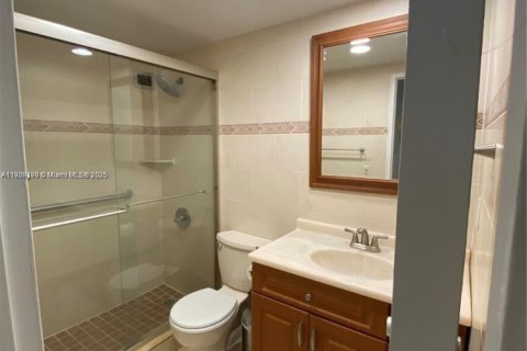 Condo in Bal Harbour, Florida, 1 bedroom № 1964298 - photo 9