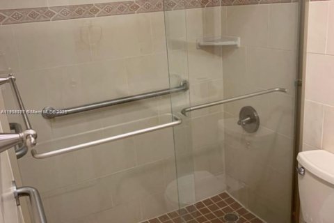 Condo in Bal Harbour, Florida, 1 bedroom № 1964298 - photo 11