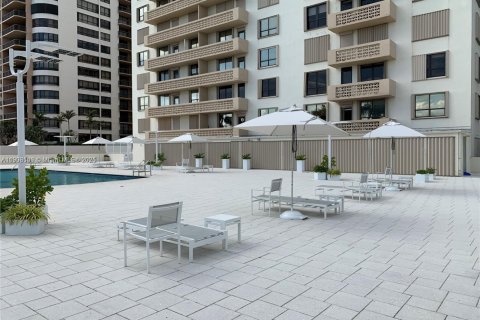 Condo in Bal Harbour, Florida, 1 bedroom № 1964298 - photo 22