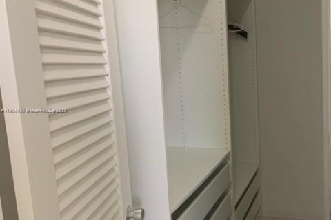 Condo in Bal Harbour, Florida, 1 bedroom № 1964298 - photo 15