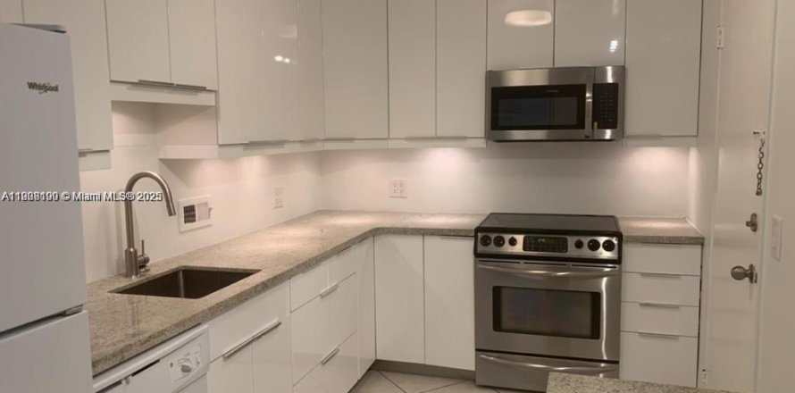 Condo in Bal Harbour, Florida, 1 bedroom № 1964298