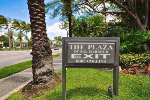 Condo in Bal Harbour, Florida, 1 bedroom № 1964298 - photo 29