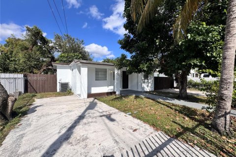 House in Miami Gardens, Florida 3 bedrooms, 73.21 sq.m. № 1982418 - photo 2