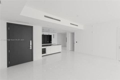 Condo in Miami, Florida, 2 bedrooms  № 2052771 - photo 10