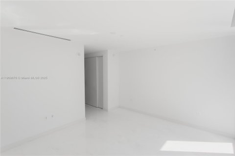 Condo in Miami, Florida, 2 bedrooms  № 2052771 - photo 25