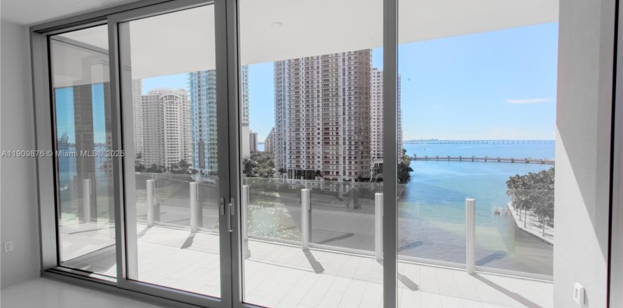 Condo in Miami, Florida, 2 bedrooms  № 2052771