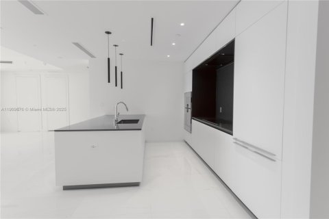 Condo in Miami, Florida, 2 bedrooms  № 2052771 - photo 6