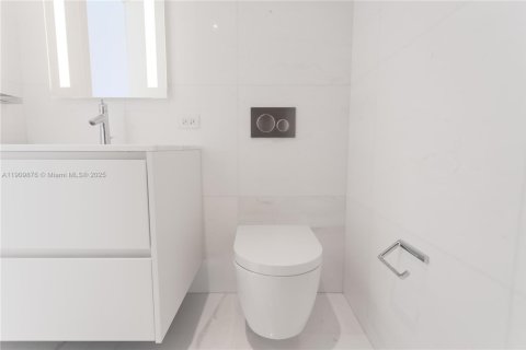 Condo in Miami, Florida, 2 bedrooms  № 2052771 - photo 20