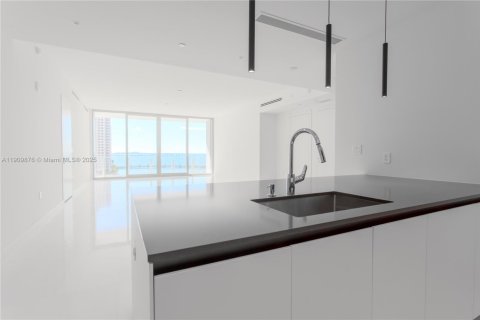 Condo in Miami, Florida, 2 bedrooms  № 2052771 - photo 5