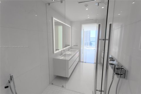 Condo in Miami, Florida, 2 bedrooms  № 2052771 - photo 18