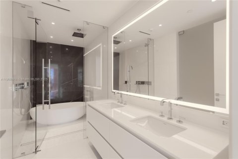 Condo in Miami, Florida, 2 bedrooms  № 2052771 - photo 22