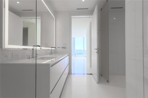 Condo in Miami, Florida, 2 bedrooms  № 2052771 - photo 21