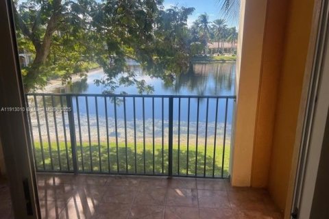 Copropriété à vendre à Miramar, Floride: 2 chambres, 90.77 m2 № 1968430 - photo 2