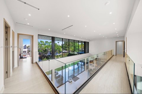 Casa en venta en Miami, Florida, 8 dormitorios № 2038199 - foto 23