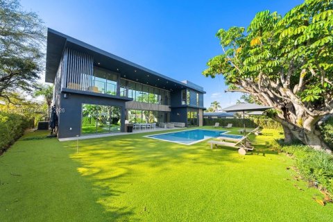Casa en venta en Miami, Florida, 8 dormitorios № 2038199 - foto 4