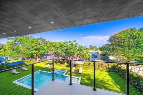 Casa en venta en Miami, Florida, 8 dormitorios № 2038199 - foto 27