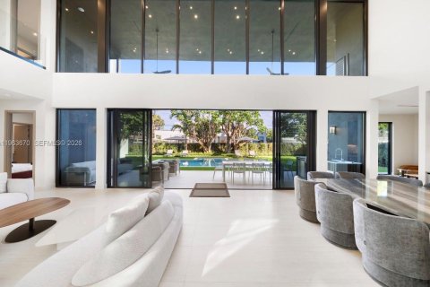 Casa en venta en Miami, Florida, 8 dormitorios № 2038199 - foto 15