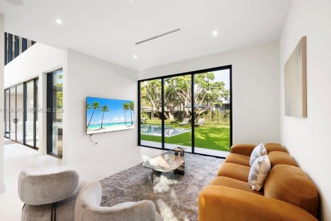 Casa en venta en Miami, Florida, 8 dormitorios № 2038199 - foto 22
