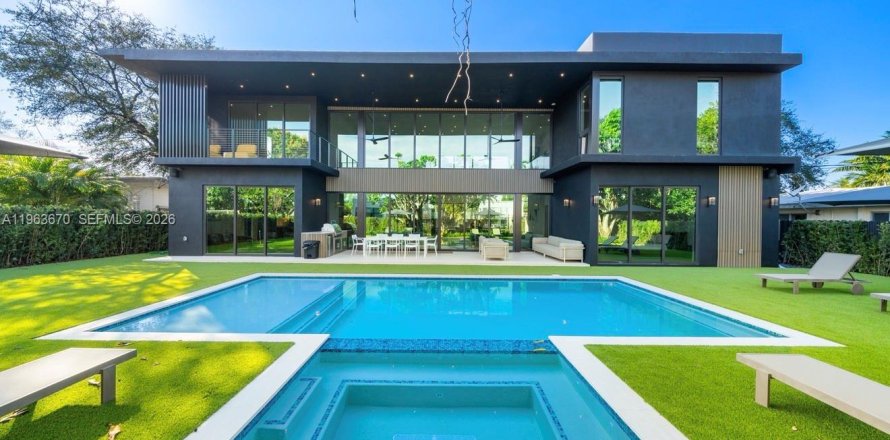 Casa en Miami, Florida 8 dormitorios № 2038199