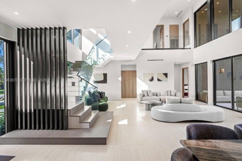 Casa en venta en Miami, Florida, 8 dormitorios № 2038199 - foto 13