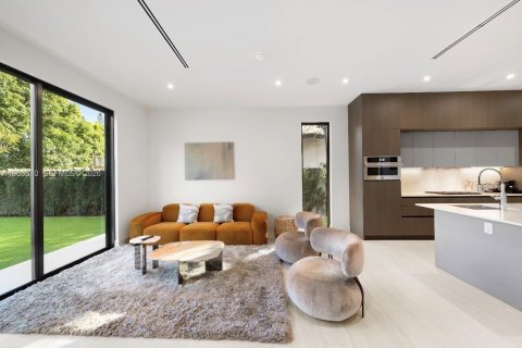 Casa en venta en Miami, Florida, 8 dormitorios № 2038199 - foto 21