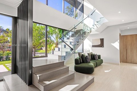 Casa en venta en Miami, Florida, 8 dormitorios № 2038199 - foto 8