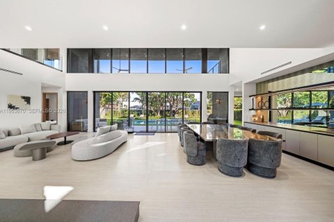 Casa en venta en Miami, Florida, 8 dormitorios № 2038199 - foto 10