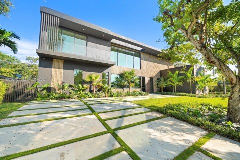 Casa en venta en Miami, Florida, 8 dormitorios № 2038199 - foto 7