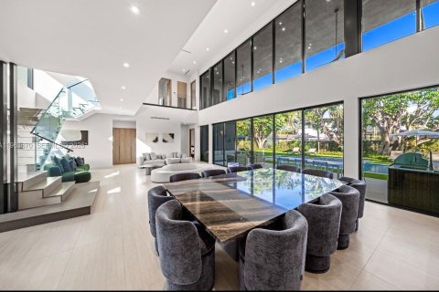 Casa en venta en Miami, Florida, 8 dormitorios № 2038199 - foto 11