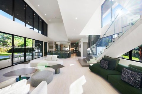 Casa en venta en Miami, Florida, 8 dormitorios № 2038199 - foto 9