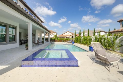 House in Orlando, Florida 7 bedrooms, 497.49 sq.m. № 2195373 - photo 3