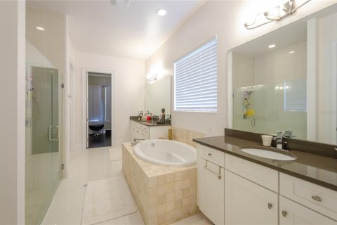 House in Orlando, Florida 7 bedrooms, 497.49 sq.m. № 2195373 - photo 15