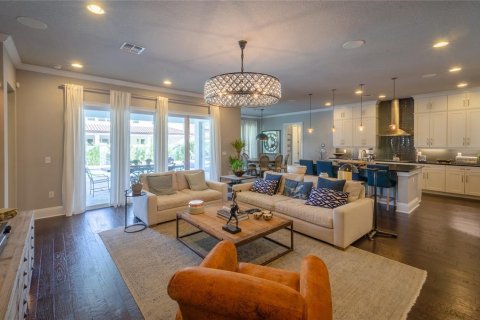 House in Orlando, Florida 7 bedrooms, 497.49 sq.m. № 2195373 - photo 8