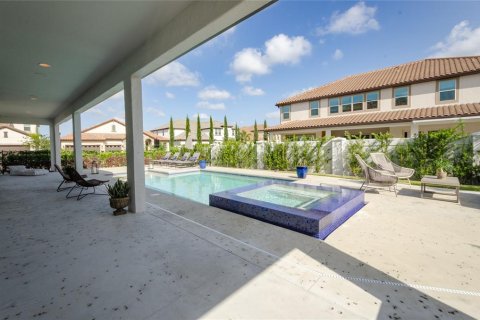 House in Orlando, Florida 7 bedrooms, 497.49 sq.m. № 2195373 - photo 2
