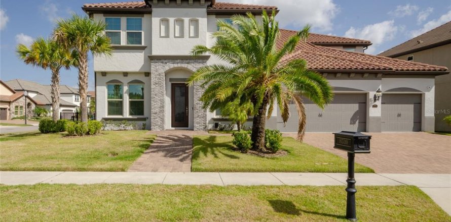 House in Orlando, Florida 7 bedrooms, 497.49 sq.m. № 2195373