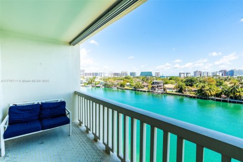 Condominio en venta en Bay Harbor Islands, Florida, 2 dormitorios, 149.29 m2 № 1868314 - foto 9