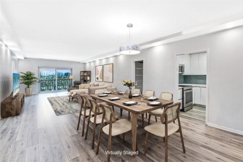 Condominio en venta en Bay Harbor Islands, Florida, 2 dormitorios, 149.29 m2 № 1868314 - foto 2