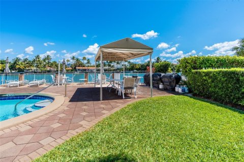 Condominio en venta en Bay Harbor Islands, Florida, 2 dormitorios, 149.29 m2 № 1868314 - foto 30