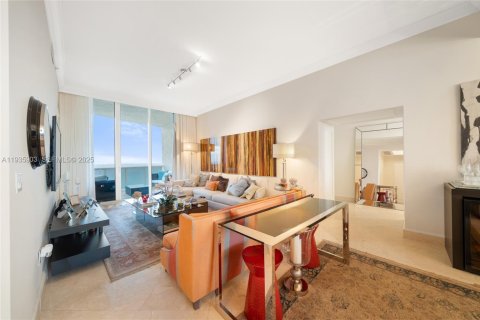 Condo in Sunny Isles Beach, Florida, 2 bedrooms  № 1994091 - photo 2