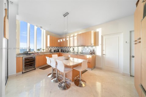 Condo in Sunny Isles Beach, Florida, 2 bedrooms  № 1994091 - photo 6