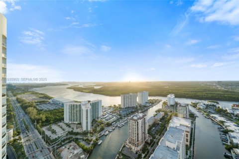 Condo in Sunny Isles Beach, Florida, 2 bedrooms  № 1994091 - photo 5