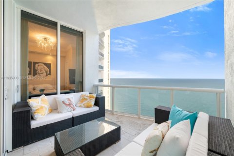 Condo in Sunny Isles Beach, Florida, 2 bedrooms  № 1994091 - photo 10