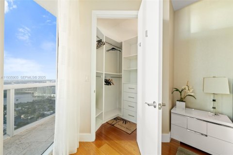 Condo in Sunny Isles Beach, Florida, 2 bedrooms  № 1994091 - photo 21