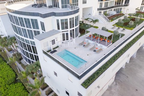 Condo in Sunny Isles Beach, Florida, 2 bedrooms  № 1994091 - photo 30