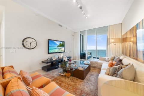 Condo in Sunny Isles Beach, Florida, 2 bedrooms  № 1994091 - photo 3