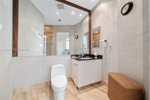 Condo in Sunny Isles Beach, Florida, 2 bedrooms  № 1994091 - photo 20