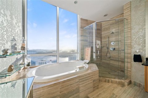 Condo in Sunny Isles Beach, Florida, 2 bedrooms  № 1994091 - photo 13