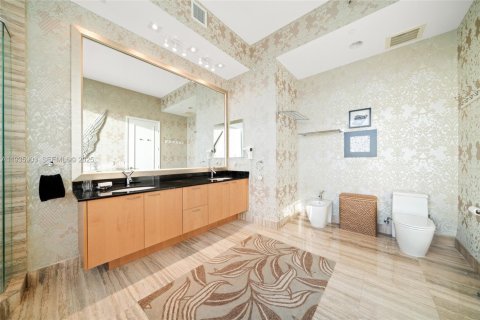 Condo in Sunny Isles Beach, Florida, 2 bedrooms  № 1994091 - photo 14