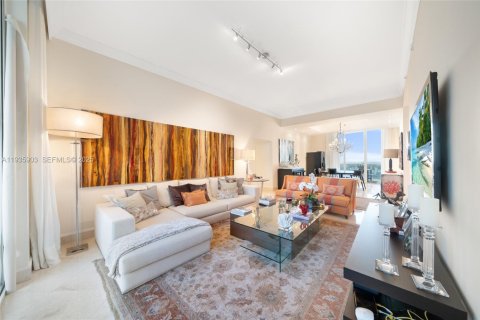 Condo in Sunny Isles Beach, Florida, 2 bedrooms  № 1994091 - photo 1